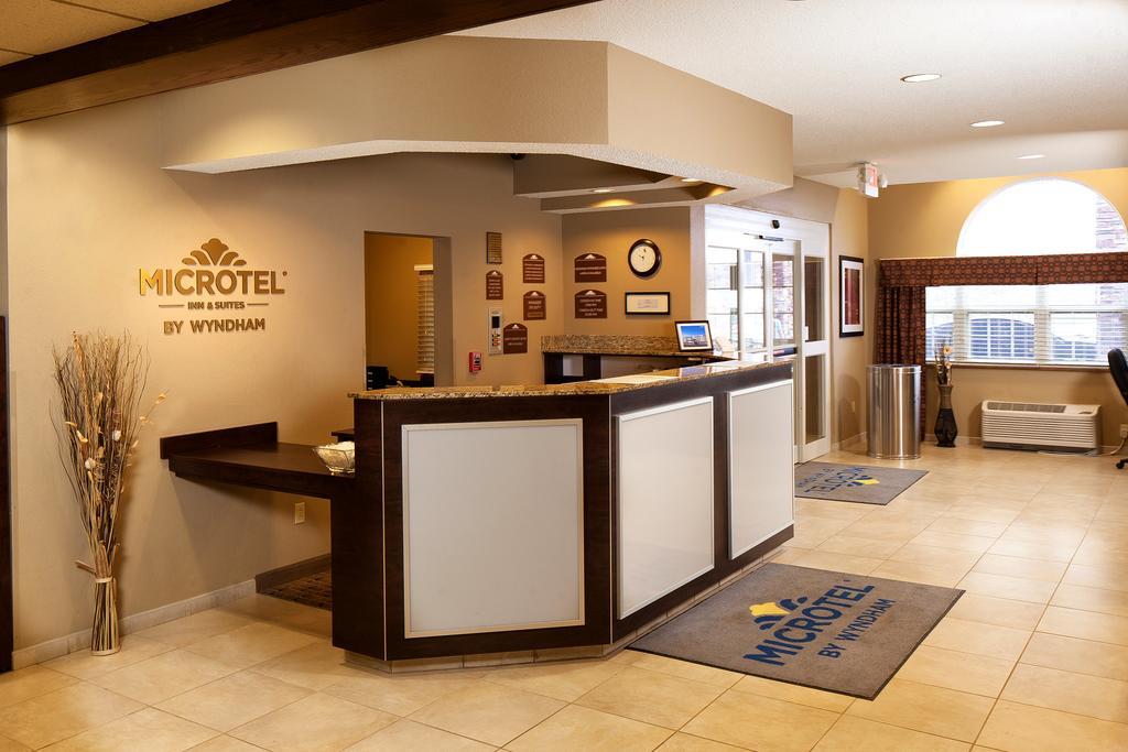 Microtel Inn & Suites By Wyndham St Clairsville - Wheeling St. Clairsville Экстерьер фото
