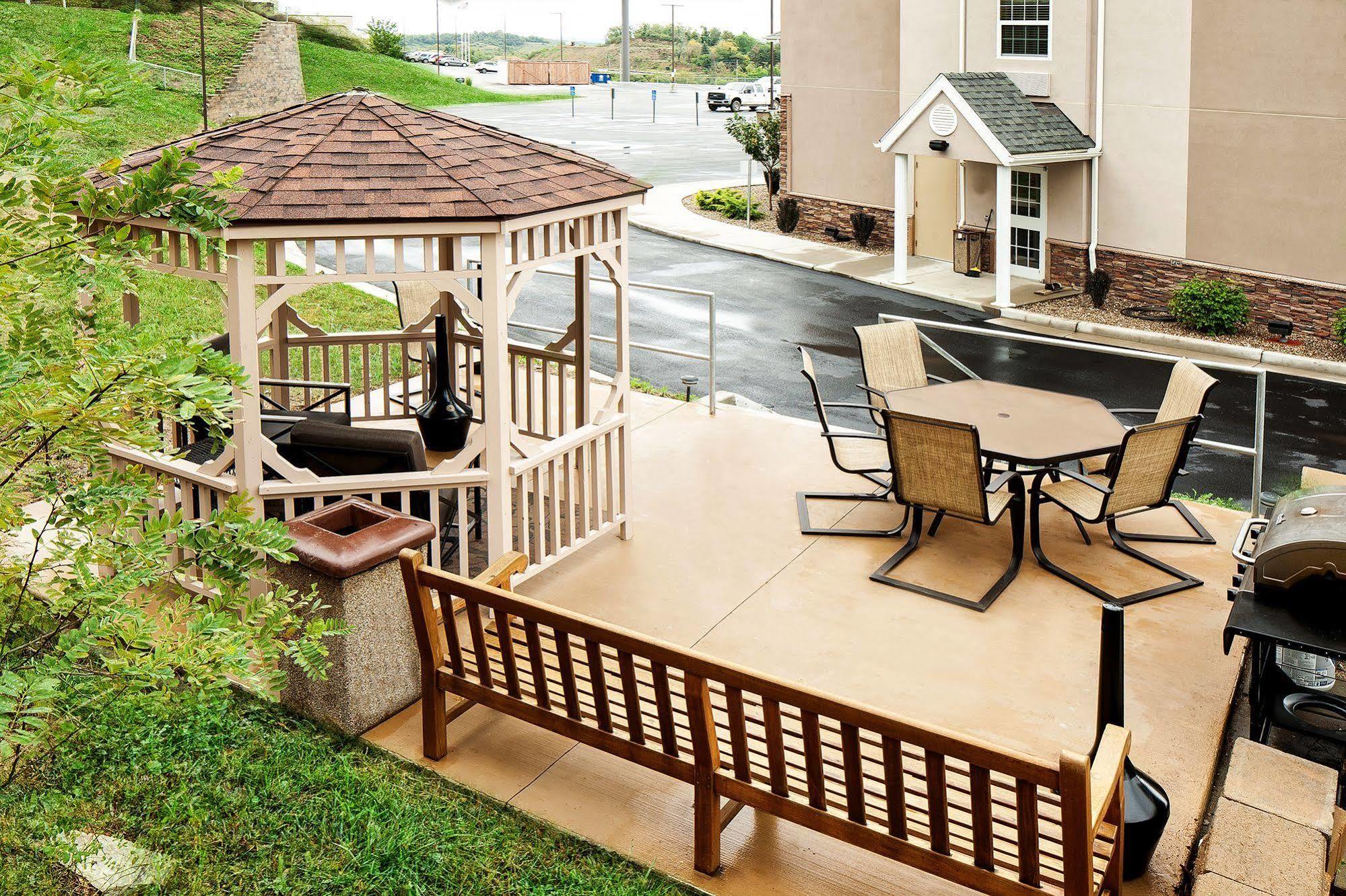 Microtel Inn & Suites By Wyndham St Clairsville - Wheeling St. Clairsville Экстерьер фото